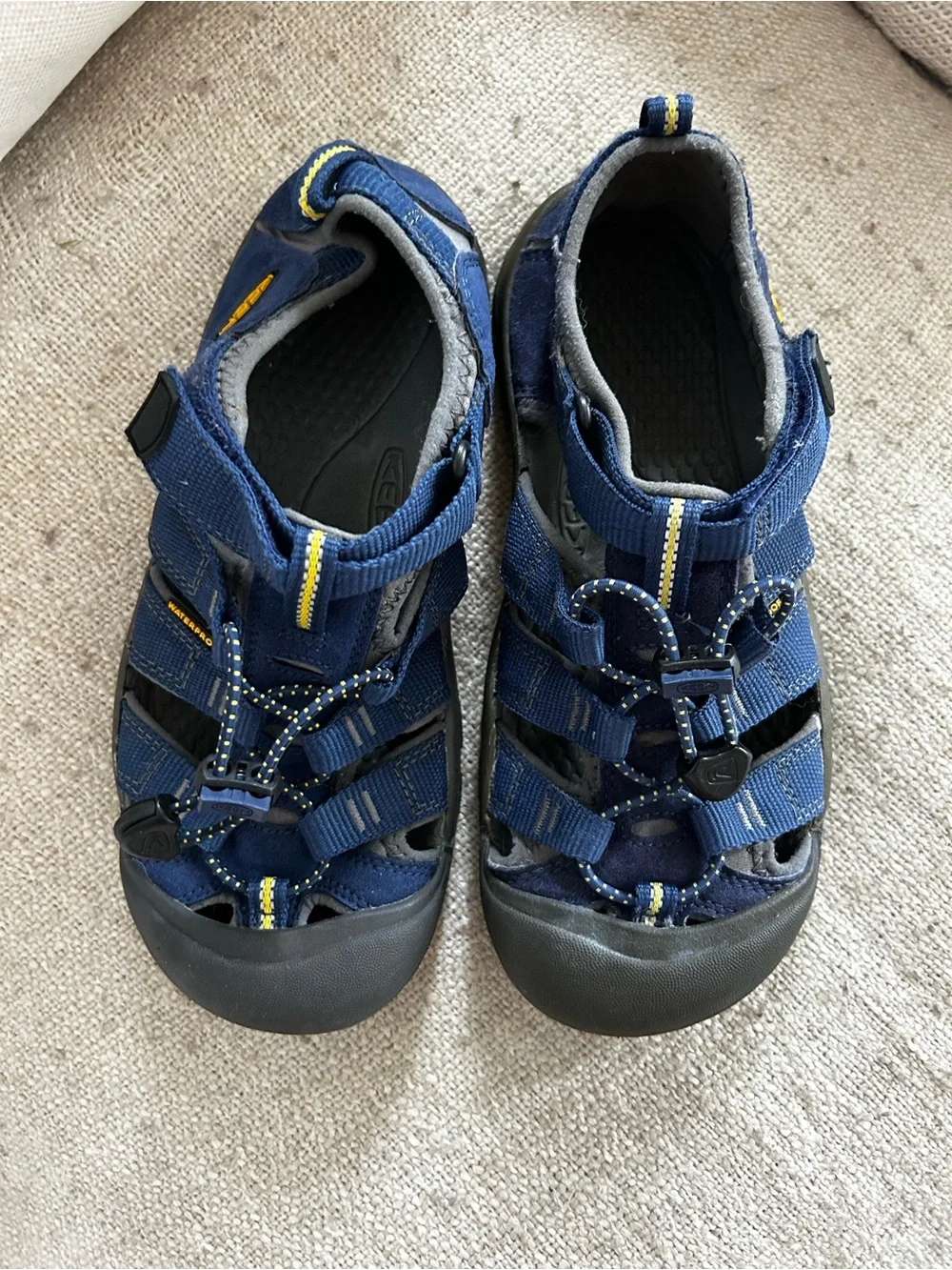 Keen Newport navy blue size 4
